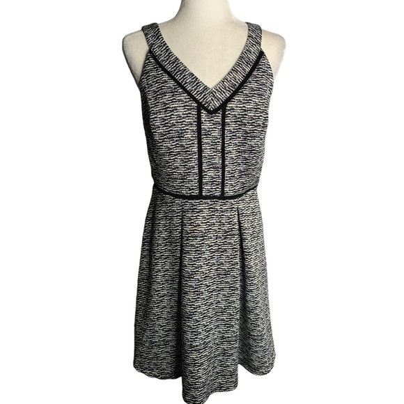 Mossimo Sleeveless Skater Dress M Black White Pleated Zipper V Neck Stretch - Picture 1 of 6
